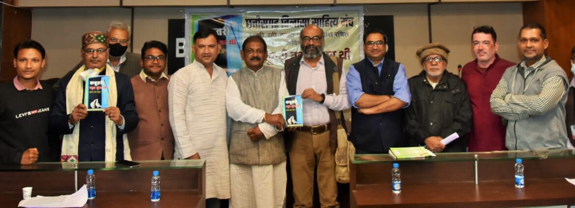 *रमण की आंखों से झलकती है कविता -प्रो वाजपेयी*टैगोर और नवीन के परंपरा के कवि हैं किरण-तिवारीकबूतरी बहुत सुंदर थी की समीक्षा गोष्ठी का आयोजन