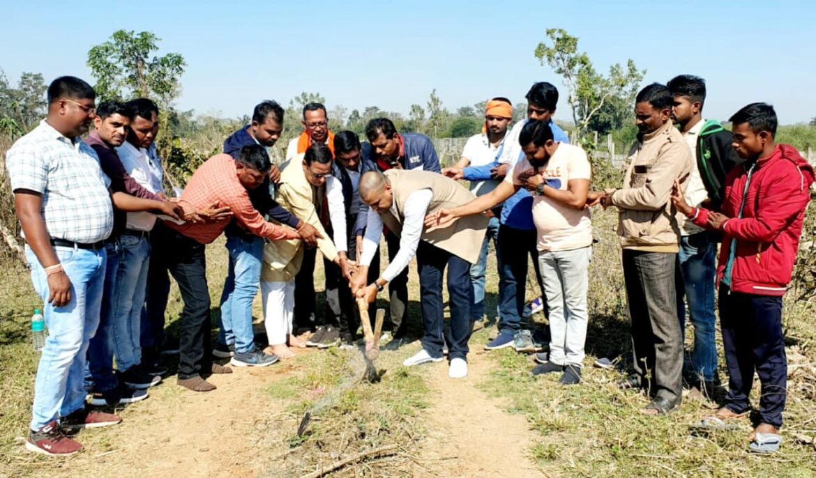 12 लाख की लागत से होगा निर्माण.. जि.प.सभापति अंकित गौरहा ने किया भूमिपूजन.कहा.समस्याओं को खुल कर रखें..