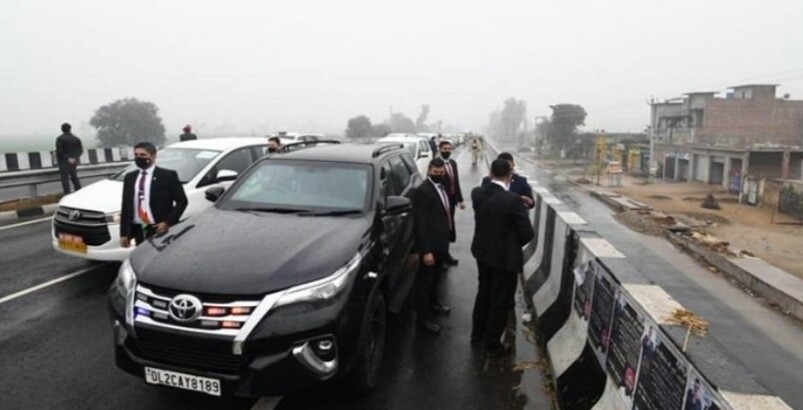 प्रधानमंत्री नरेंद्र मोदी की सुरक्षा में बड़ी चूक,पीएम मोदी का काफिला फ्लाईओवर पर रोका गया..