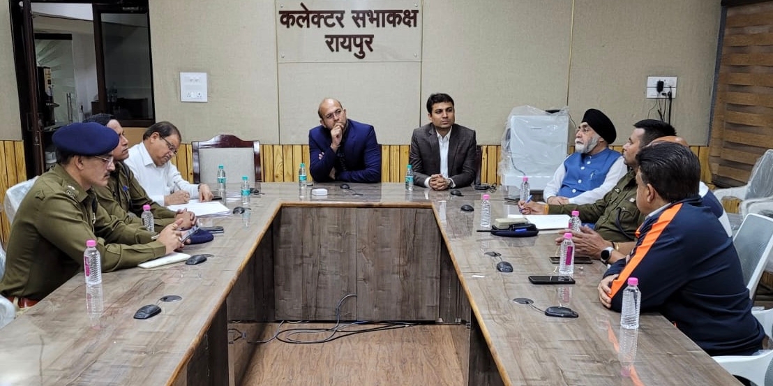 रायपुर में पहले अंतरराष्ट्रीय क्रिकेट मैच के लिए तैयारियाँ शुरू.. छतीसगढ़ क्रिकेट एसोसिएशन के प्रतिनिधियों और कलेक्टर-एसएसपी की प्रारंभिक बैठक