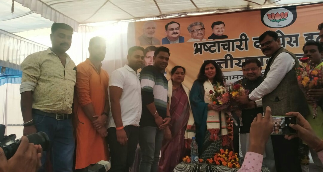 पामगढ़ विधानसभा क्षेत्र के ग्राम पंचायत धरदेई में छत्तीसगढ़ बचाओ कांग्रेस हटाओ..अभियान के तहत भाजपा द्वारा आमसभा..