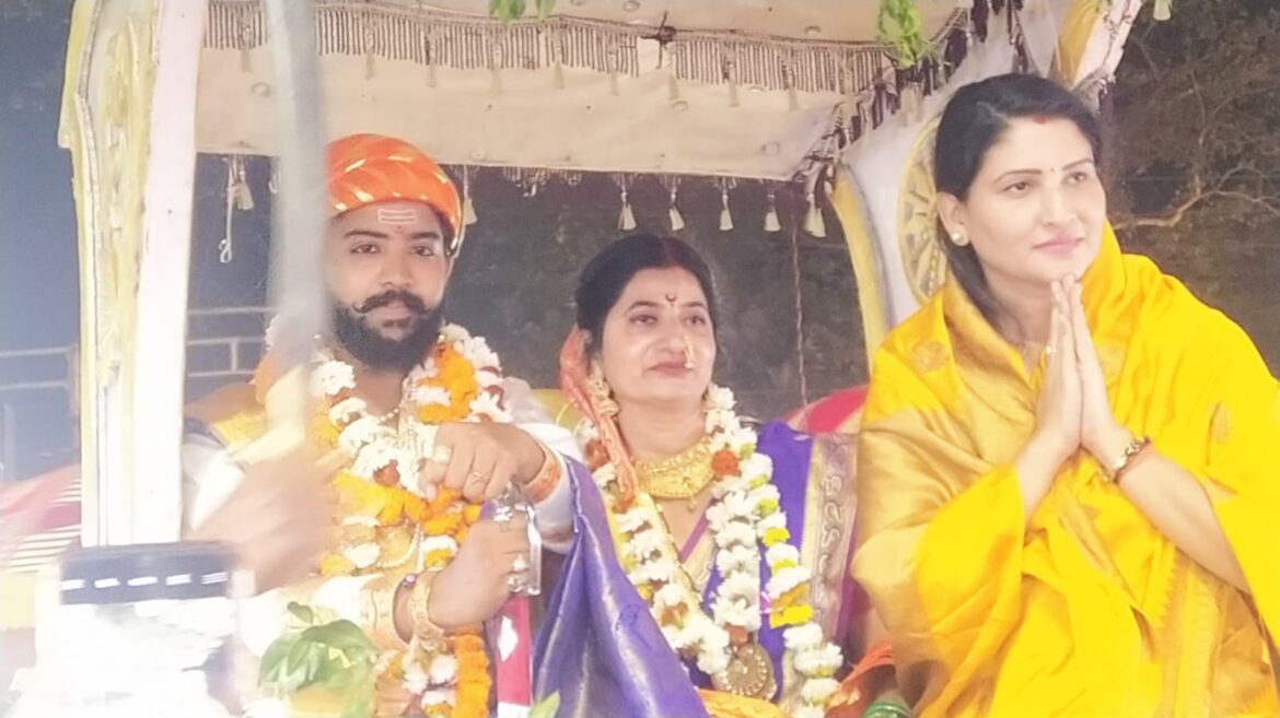 छत्रपति शिवाजी महाराज जी के शोभायात्रा का डॉ.पलक ने किया स्वागत..