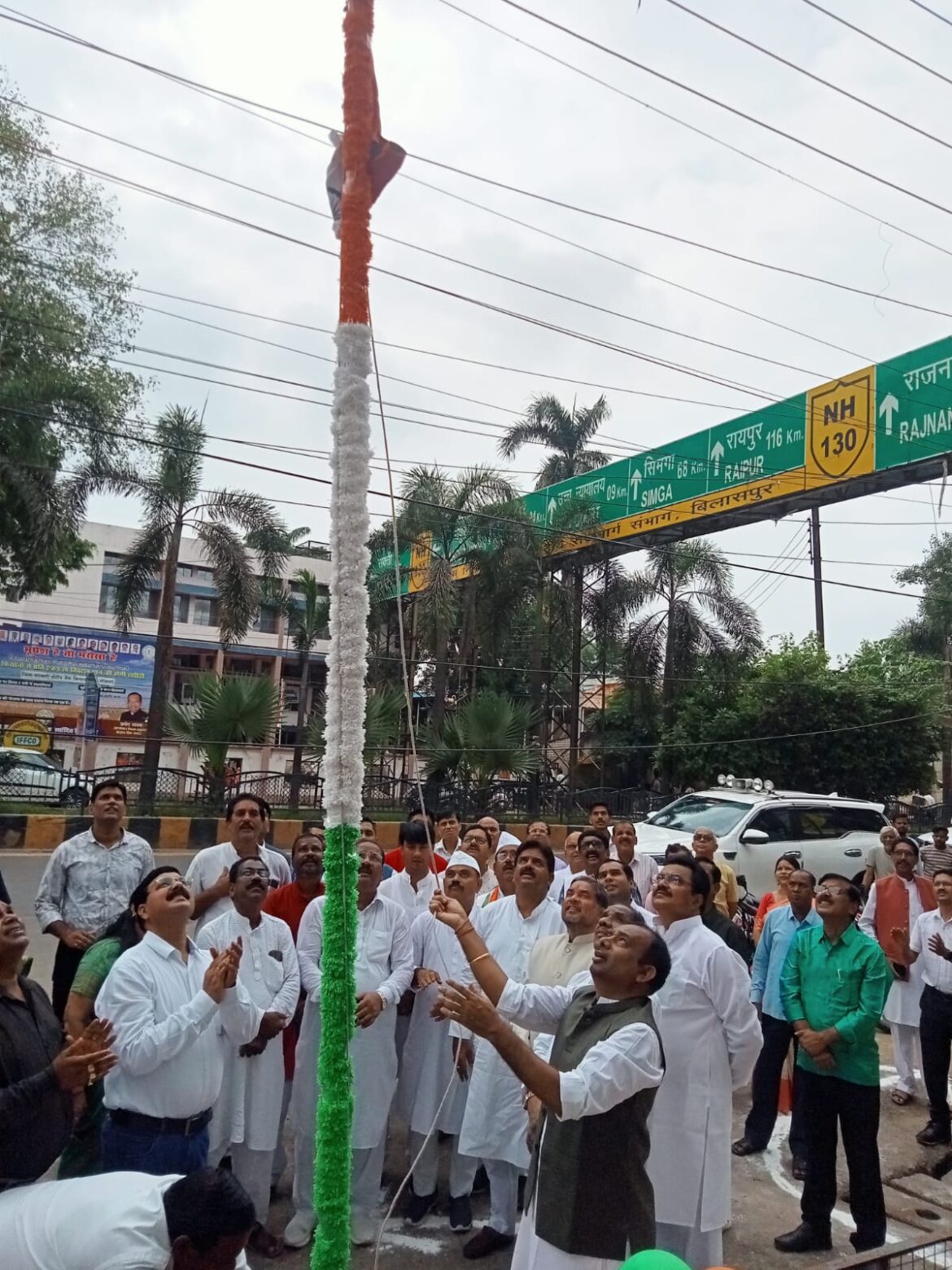 छत्तीसगढ़ राज्य सहकारी बैंक मर्यादित शाखा बिलासपुर में प्रमोद नायक ने किया ध्वजारोहण..