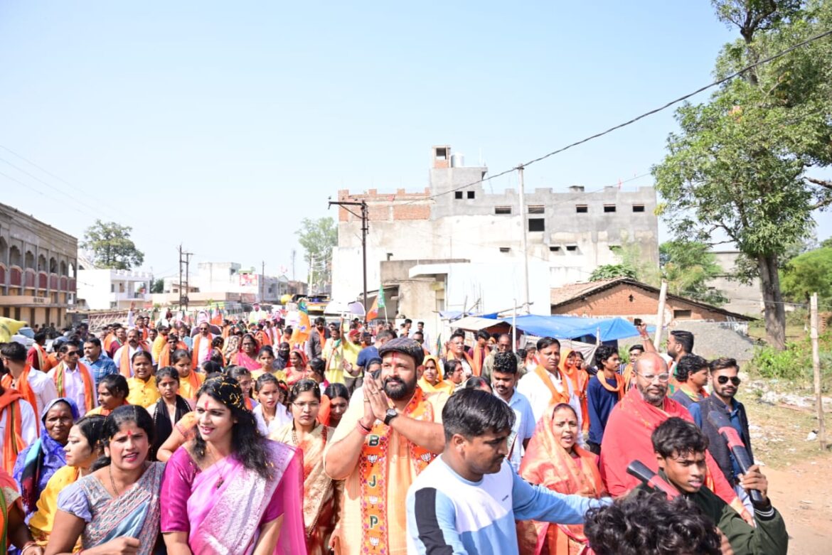 भाजपा प्रत्याशी प्रबल प्रताप सिंह जूदेव की जन आशीर्वाद रैली..हिंदू महासभा में जांबाज युवाओं के द्वारा रक्त तिलक..