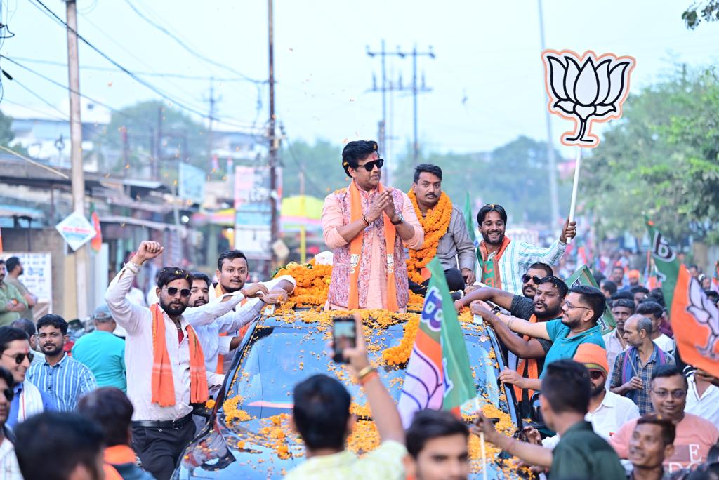 सीने स्टार रविकिशन का झलक पाने सड़कों पर उतरा हुजूम..