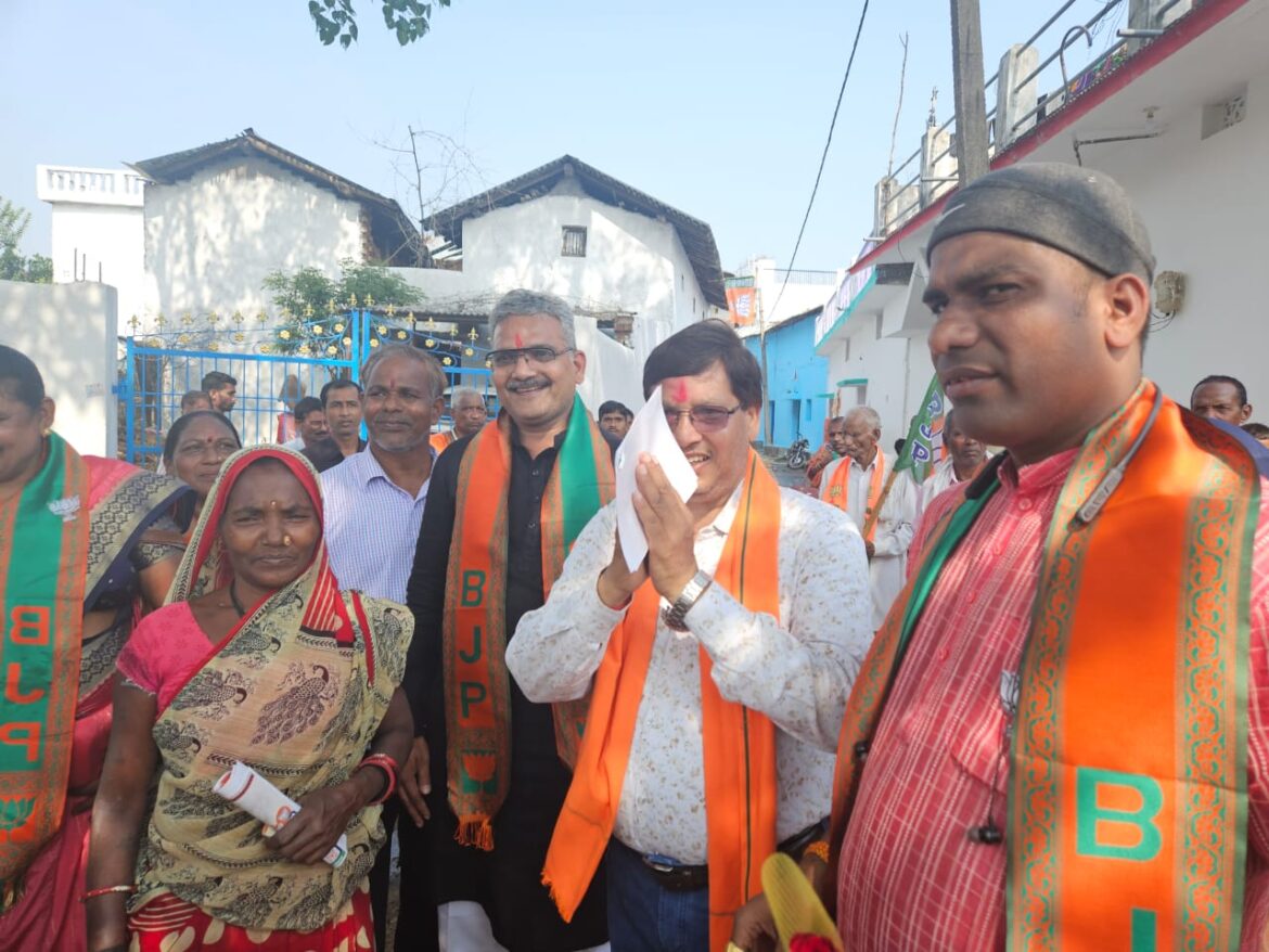 बांधी के जनसंपर्क में उमड़ रही भीड़कार्यकर्ता जनता से मिल रहा आशिर्वाद