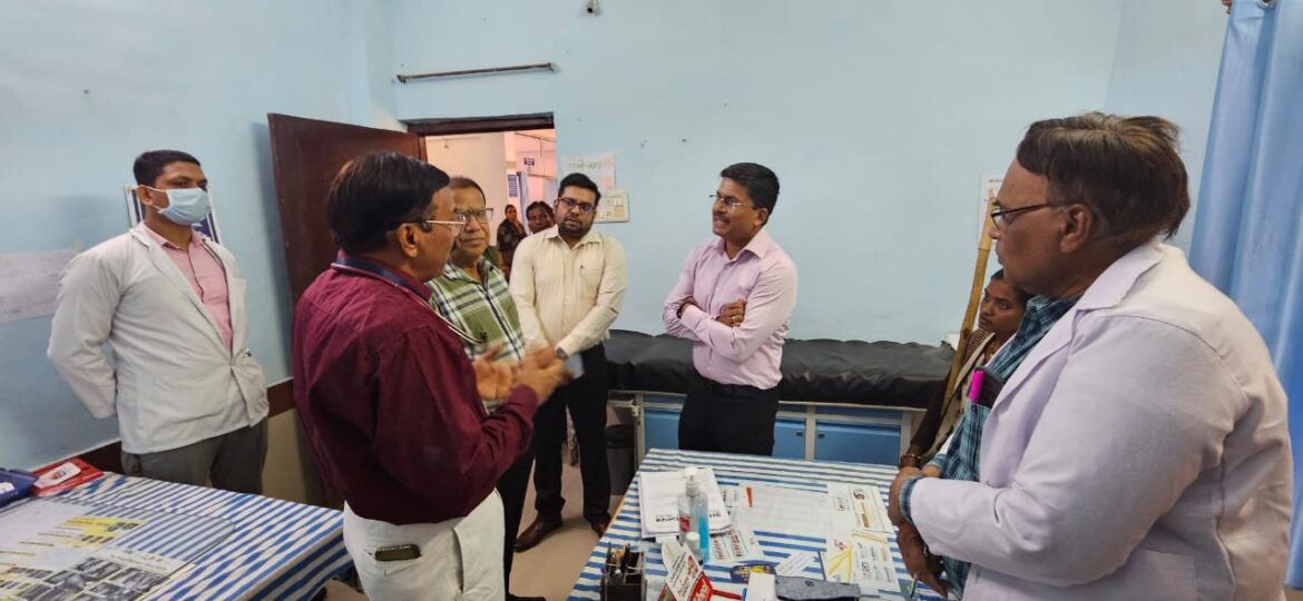 कलेक्टर ने जिला अस्पताल का किया औचक निरीक्षण