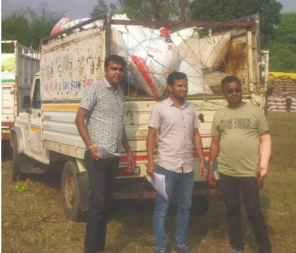 किसानों का धान बेचने के प्रयास में पकड़ाया व्यापारी