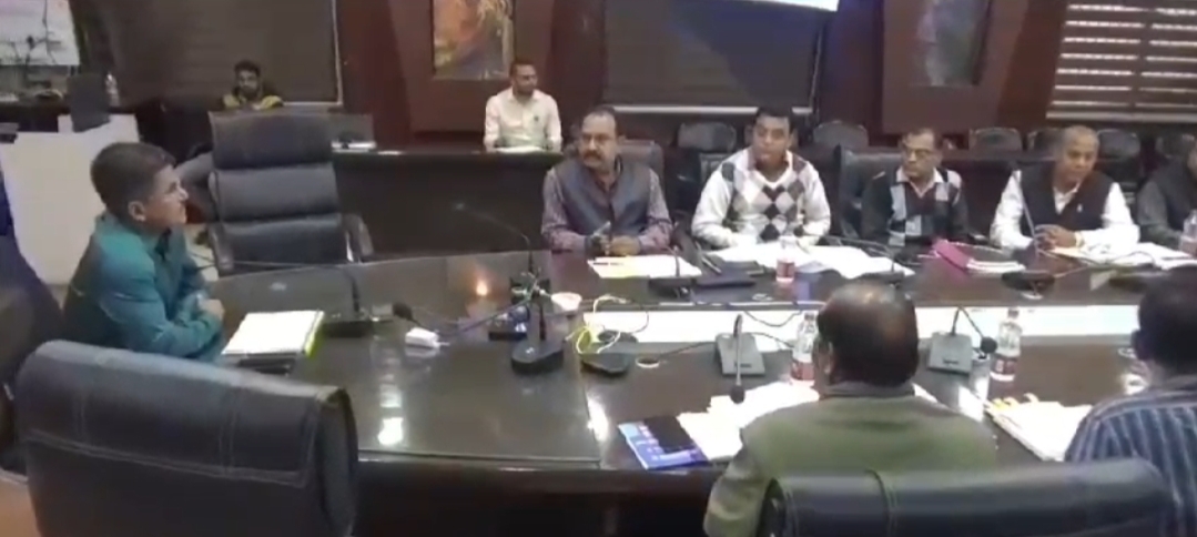 समय पर स्कूल नहीं आने वाले शिक्षकों पर होगी सख्त कार्रवाई : कलेक्टर