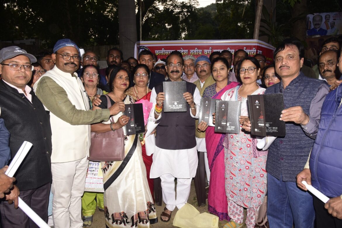 उप मुख्यमंत्री अरुण साव को नए साल की बधाई देने लोगों का लगा रहा तांता