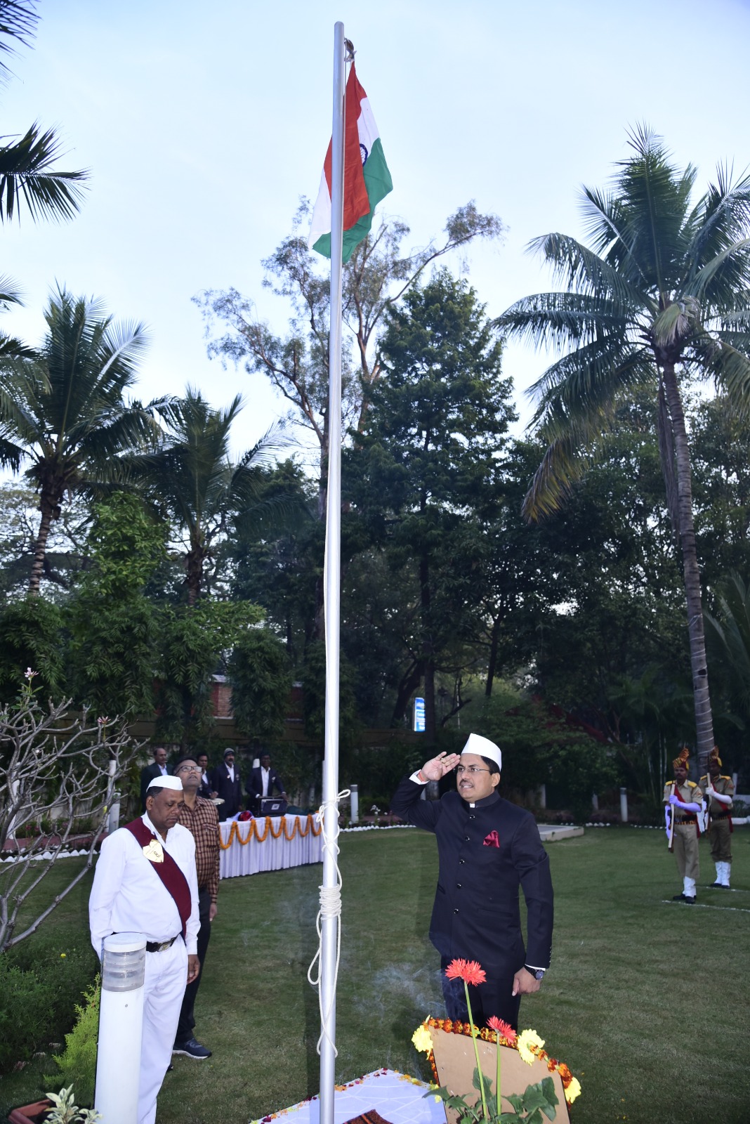 कलेक्टोरेट एवं कम्पोजिट बिल्डिंग में ध्वजारोहण