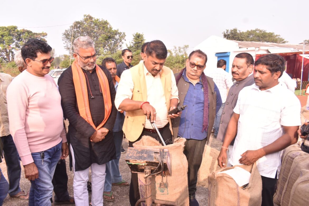 धान खरीदी केन्द्रों में किसानों को मिले पर्याप्त सुविधा:सुशांत शुक्ला