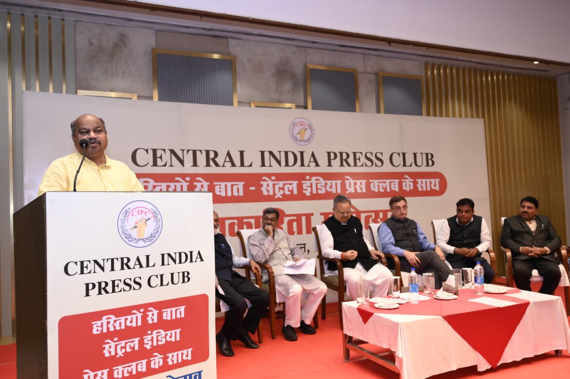 पत्रकार देश और समाज का आईना हैं” पत्रकारिता महोत्सव में विधायक पुरंदर मिश्रा का प्रेरक उद्बोधन