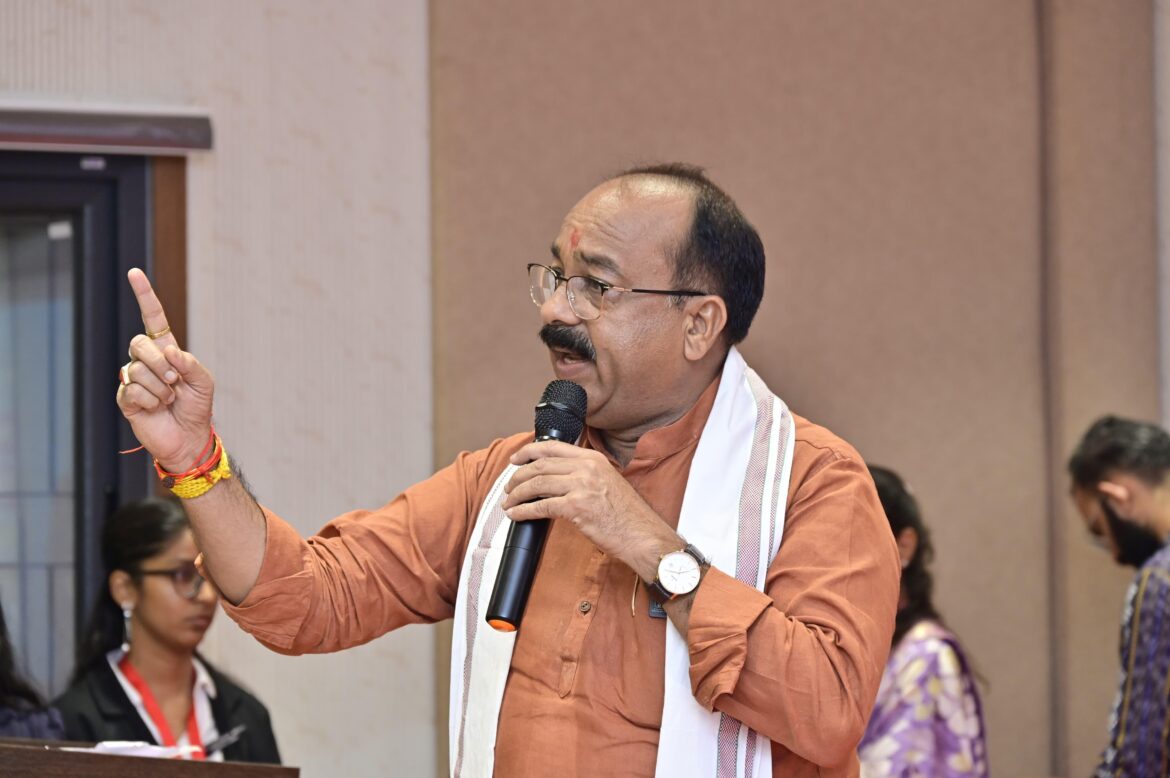 युवा हमारे भविष्य के नागरिक, उन्हें करियर बनाते समय देश की चिंता करनी पड़ेगी : उप मुख्यमंत्री अरुण साव