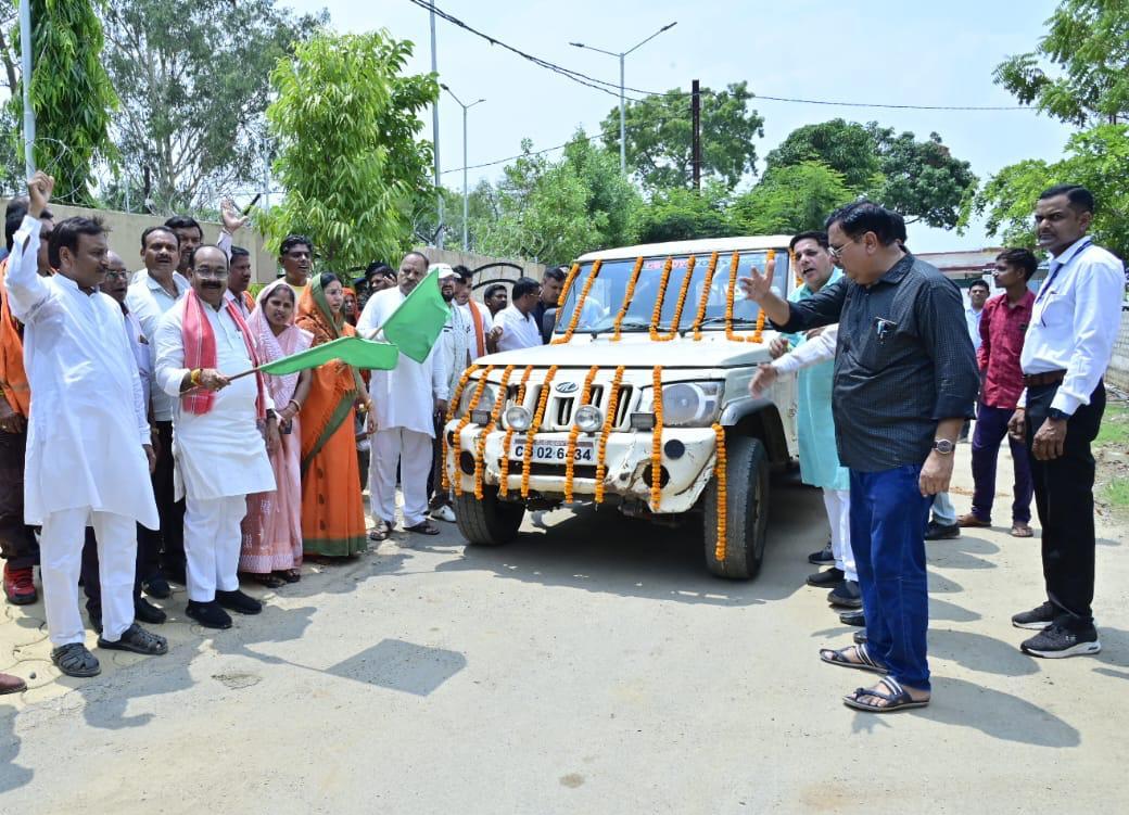 सुशासन की रोशनी वनांचल तक..उप मुख्यमंत्री अरुण साव ने बैटरी ले जा रहे वाहन को हरी झंडी दिखाकर किया रवाना
