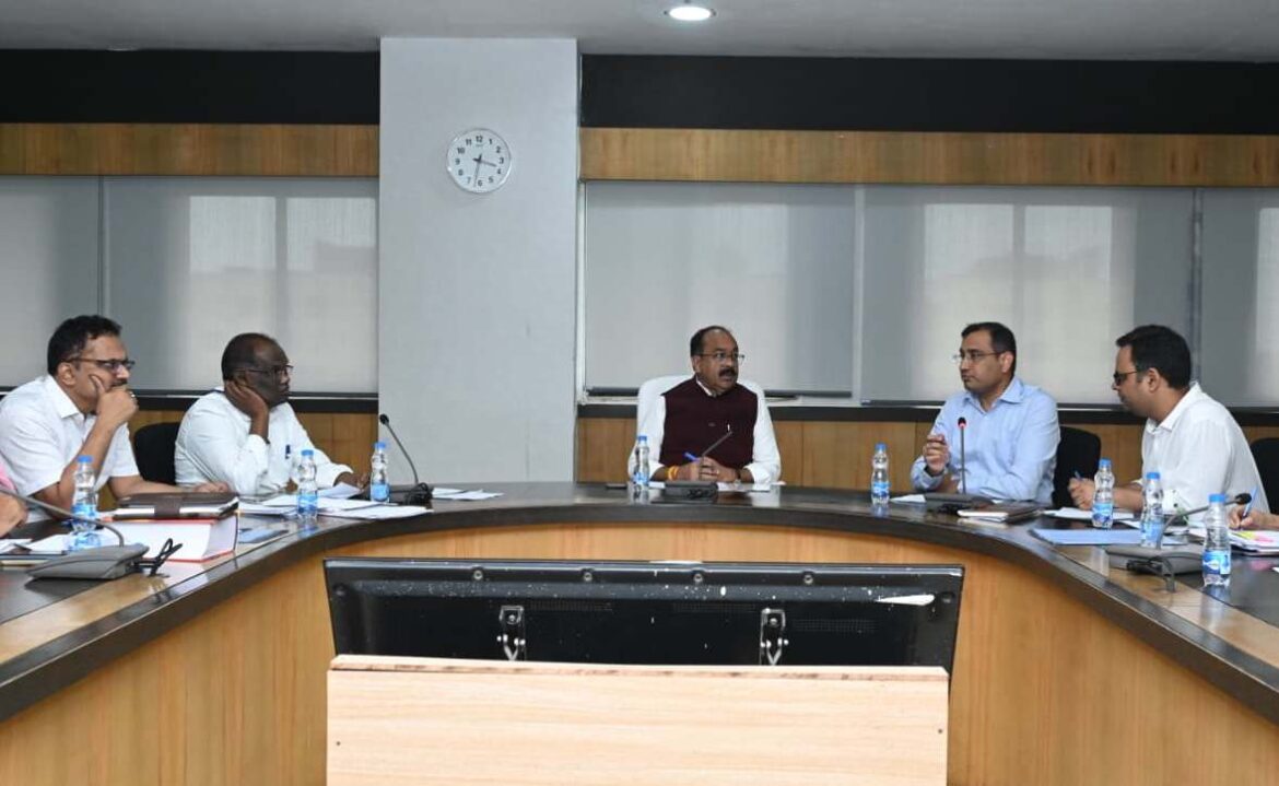 योजनाओं और सुविधाओं के क्रियान्वयन में और ज्यादा गति व पारदर्शिता के साथ करें परिणाममूलक कार्य :अरुण साव