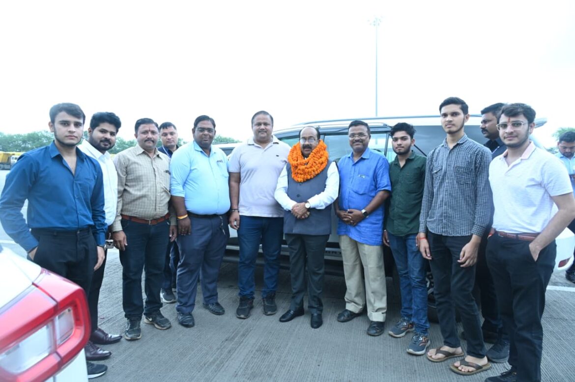 अरुण साव को खेल एवं युवा कल्याण विभाग का नव दायित्व मिलने के पश्यात प्रथम बिलासपुर आगमन पर भव्य स्वागत