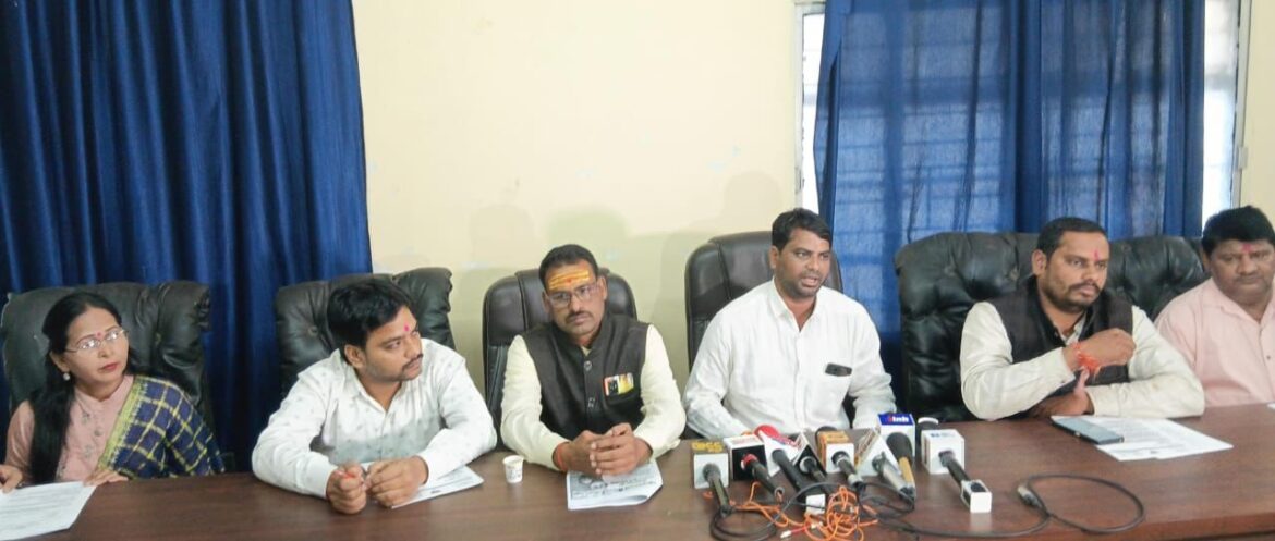 सहकारी समिति कर्मचारी महासंघ और धान खरीदी ऑपरेटर संघ की हड़ताल