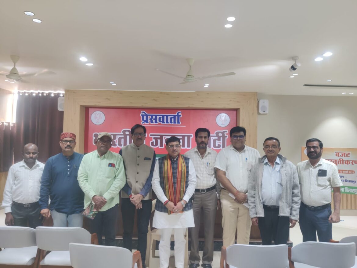 पत्रकारिता सबसे चुनौतीपूर्ण पेशा, समाज की रीढ़ है मीडिया : शर्मा