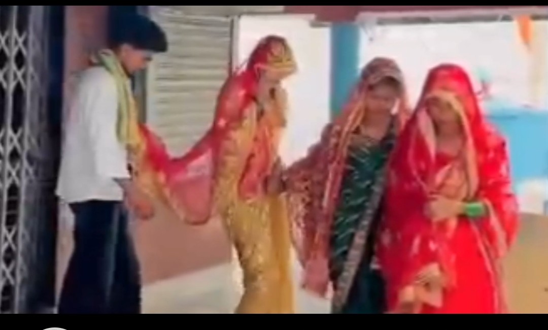 UP-अमरोहा में सनसनीखेज मामला: तीन सगी बहनों ने अपने कैमरामैन से रचाई शादी