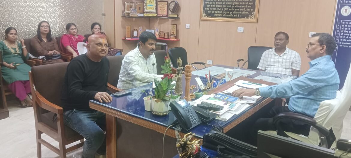हाईकोर्ट के निर्देशों के अनुरूप सिम्स के आसपास यातायात एवं पार्किंग व्यवस्था सुदृढ़ करने संयुक्त बैठक आयोजित