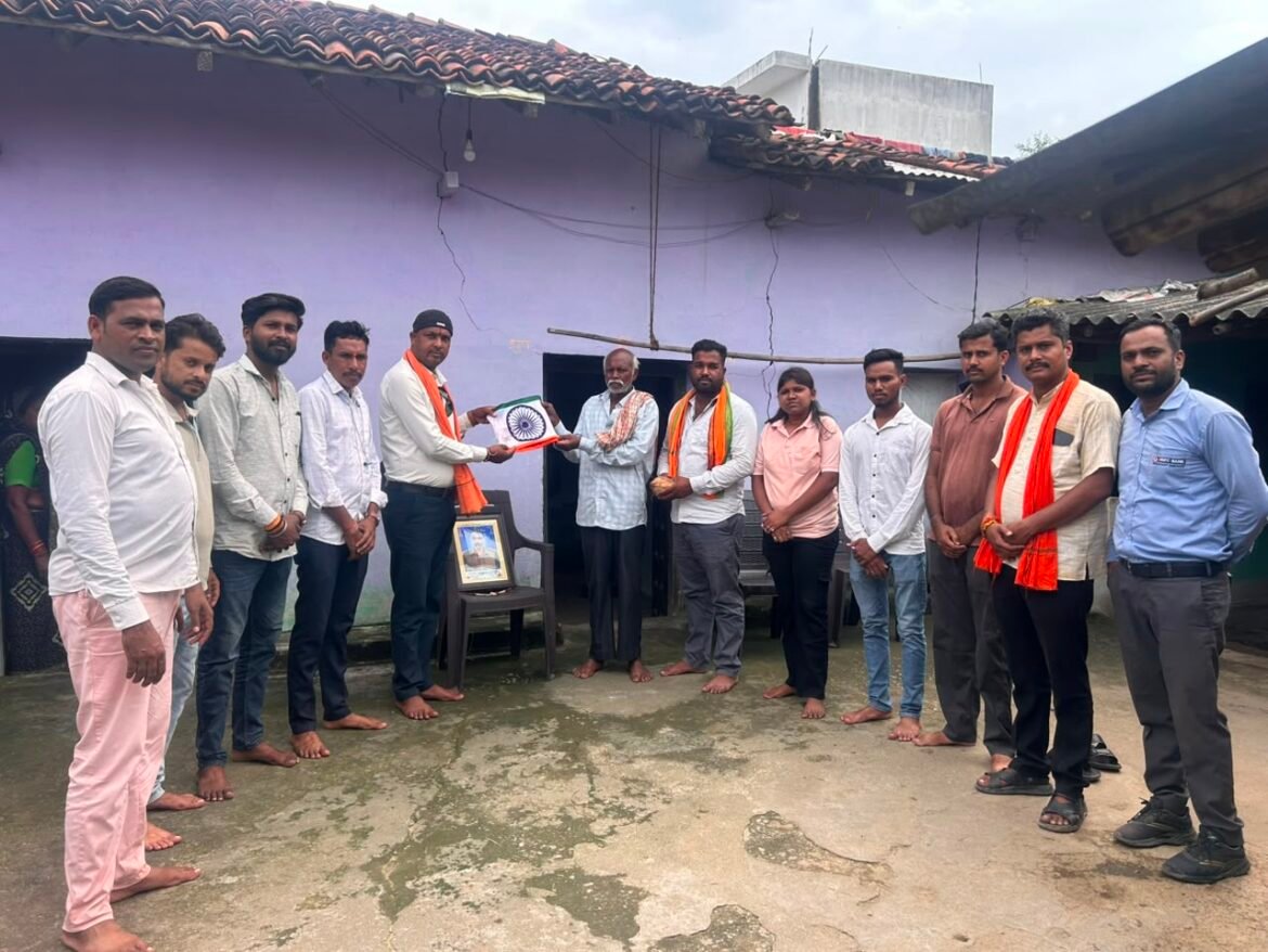 युवामोर्चा ग्रामीण ने तिरंगा अभियान के तहत शहीद परिवार का किया सम्मान