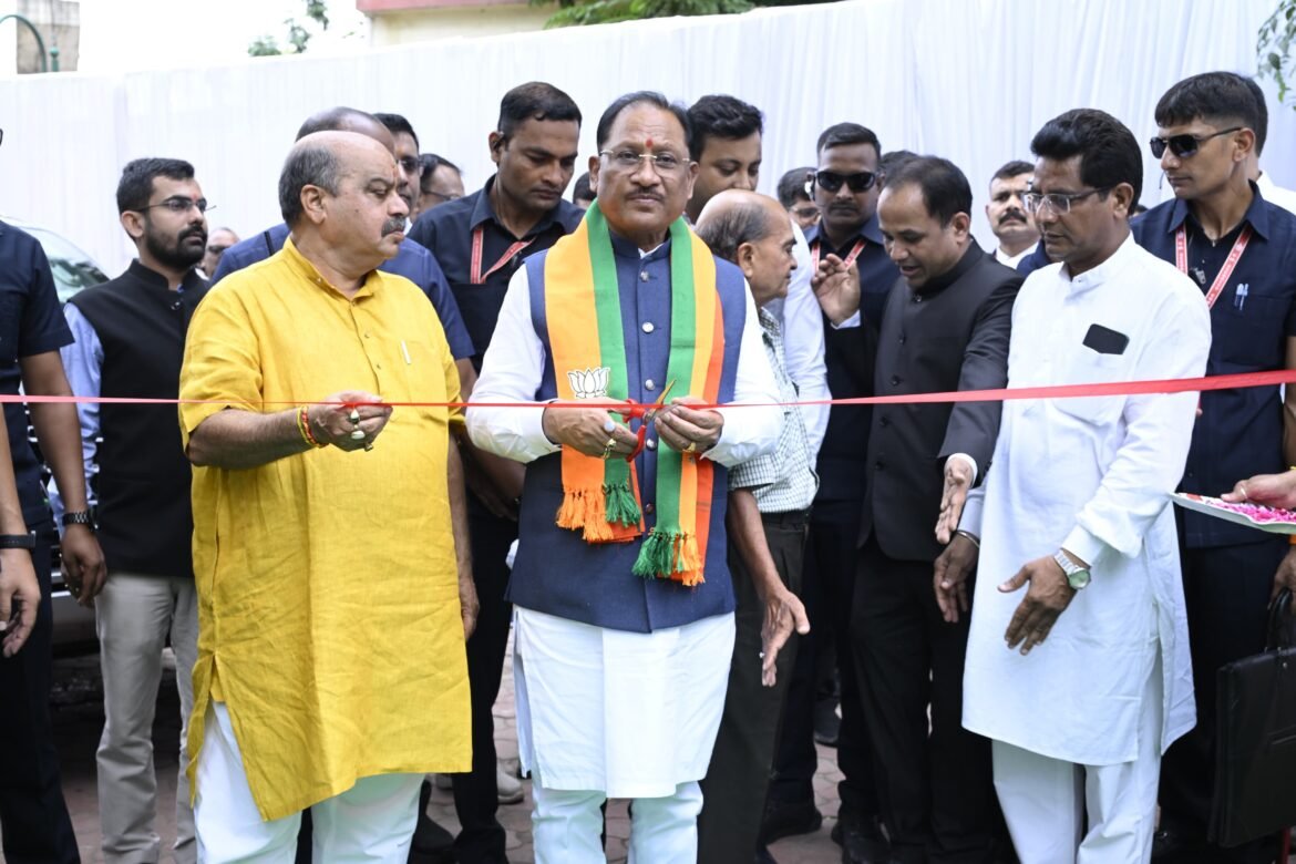 देश की आजादी में छत्तीसगढ़ के वीर नायकों का योगदान नई पीढ़ी तक पहुंचाना हमारा दायित्व : मुख्यमंत्री