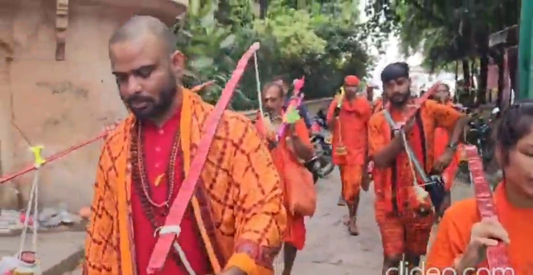 विधायक टोप्पो ने वाराणसी से सरगुजा के लिए लंबी कांवड़ यात्रा शुरू की