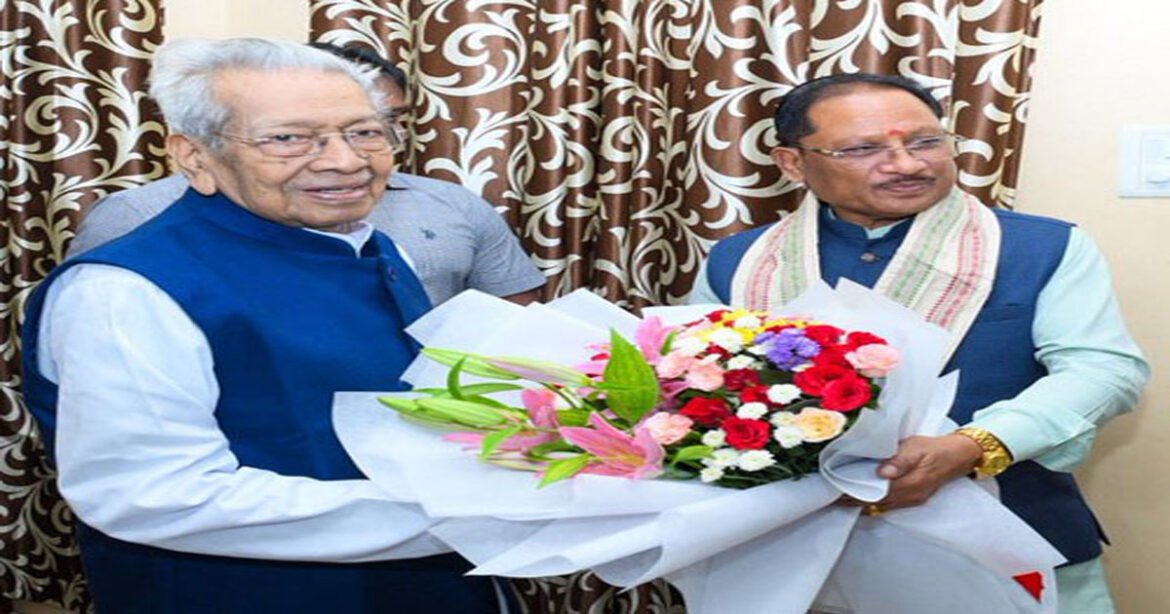 मुख्यमंत्री साय ने छत्तीसगढ़ के पूर्व राज्यपाल हरिचंदन से की सौजन्य भेंट