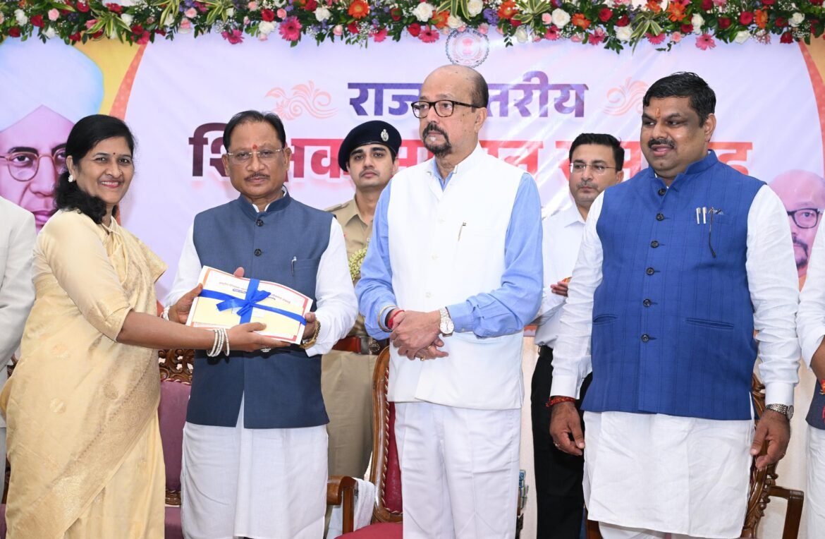 शिक्षक नई पीढ़ी के निर्माता, विकसित छत्तीसगढ़ के निर्माण में शिक्षा की भूमिका महत्वपूर्ण : मुख्यमंत्री साय