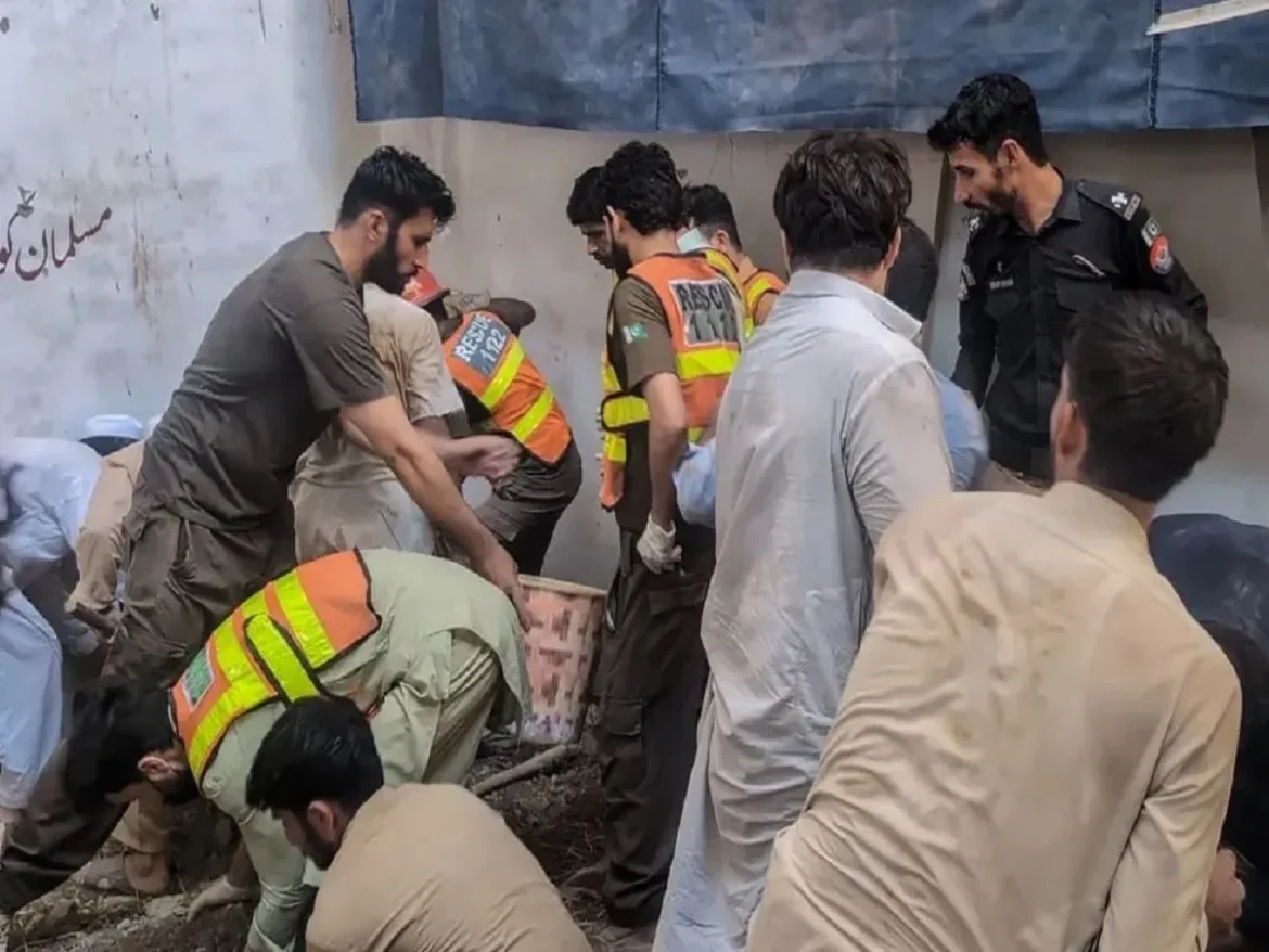 Breaking : पाकिस्तान के पेशावर में बड़ा हादसा, स्कूल की छत गिरने से 28 बच्चों समेत 29 की मौत; रेस्क्यू जारी