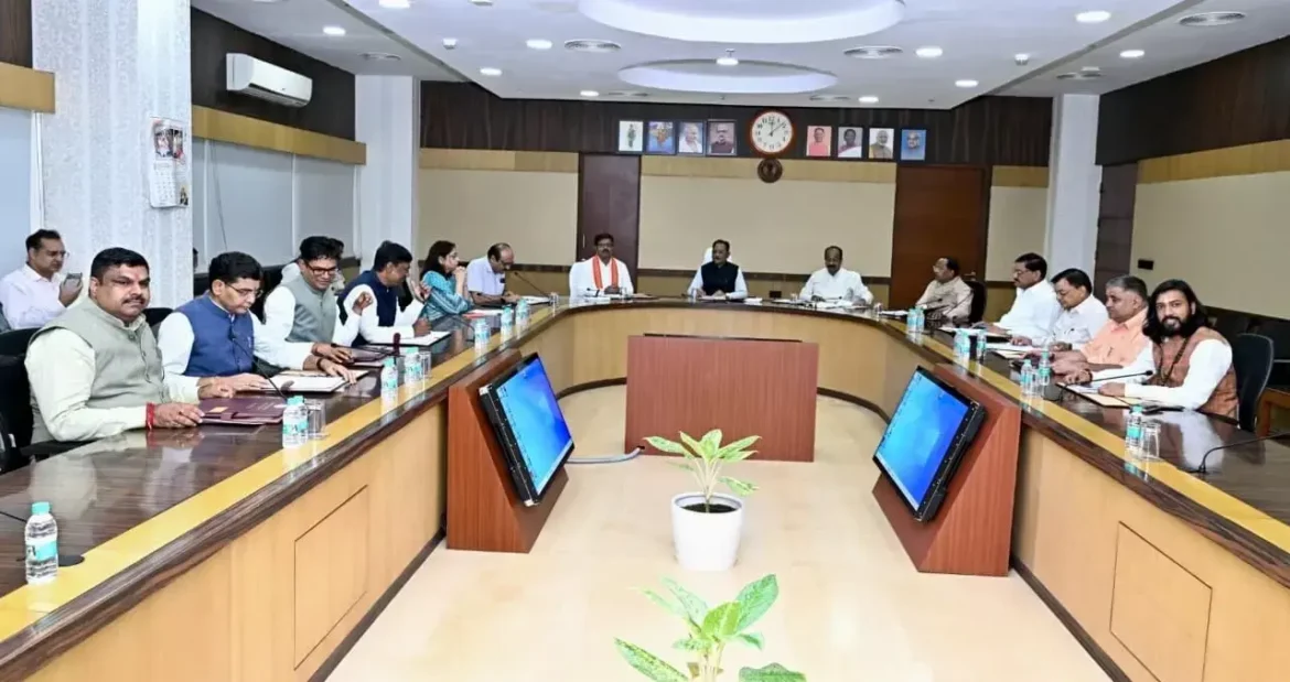 CG Cabinet : साय कैबिनेट के फैसले: 15 नवंबर से धान खरीदी, सरकारी कर्मचारियों को कैशलेस इलाज, अधोसंरचना मिशन के लिए ₹500 करोड़ मंजूर