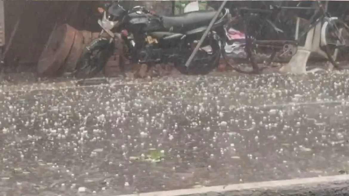 CG Weather: तेज धूप के बीच बारिश और ओलावृष्टि, 30-40 KM की रफ्तार से चलेंगी हवाएं; रायपुर समेत 26 जिलों में अलर्ट