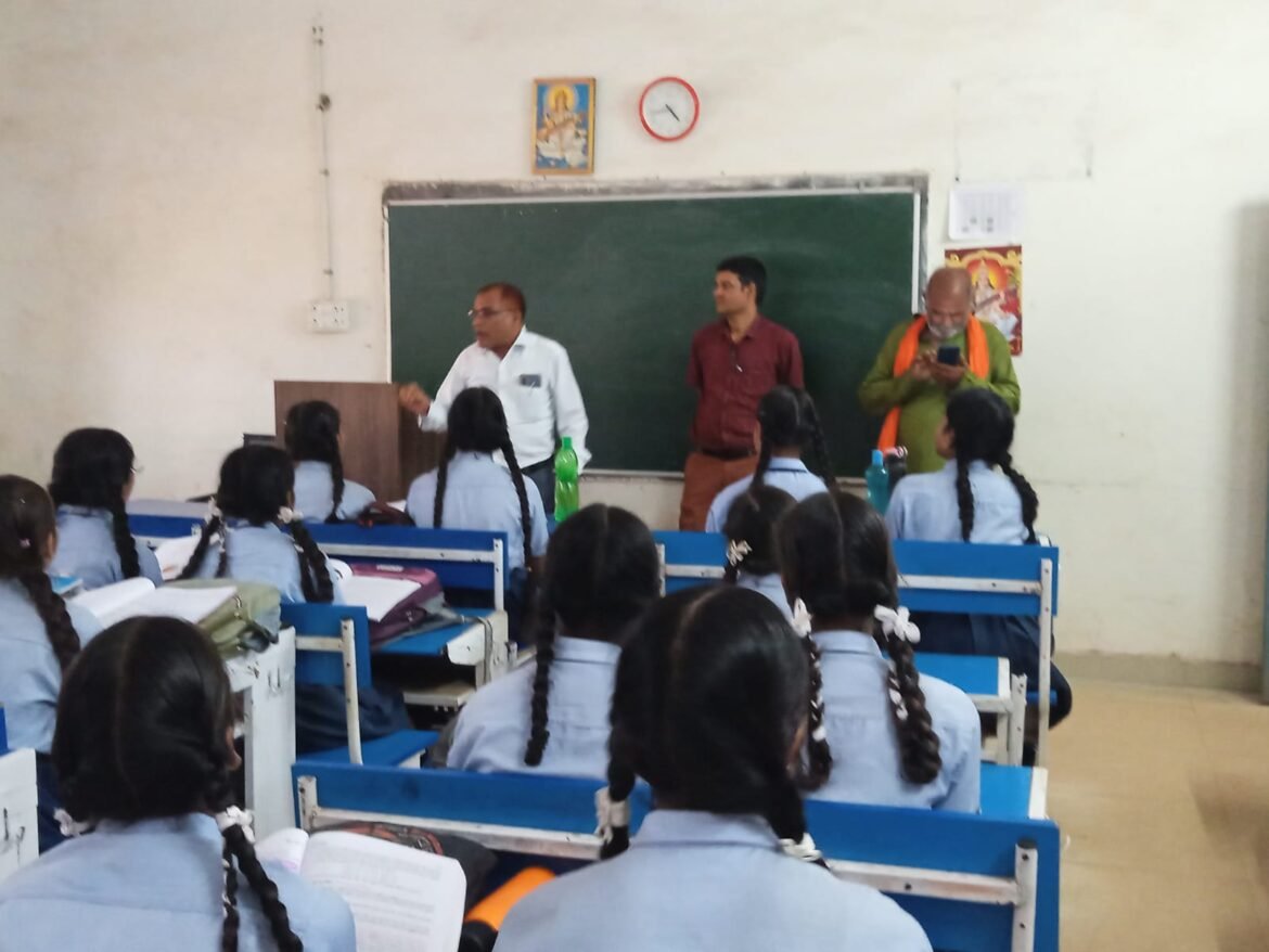 शिक्षकों की उपस्थिति और पढ़ाई में लापरवाही पर सख्ती, प्राचार्यों से मांगा स्पष्टीकरण