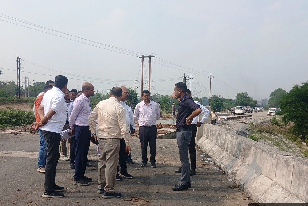 लोक निर्माण विभाग के सचिव ने सड़कों-पुलों के कार्यों का किया निरीक्षण