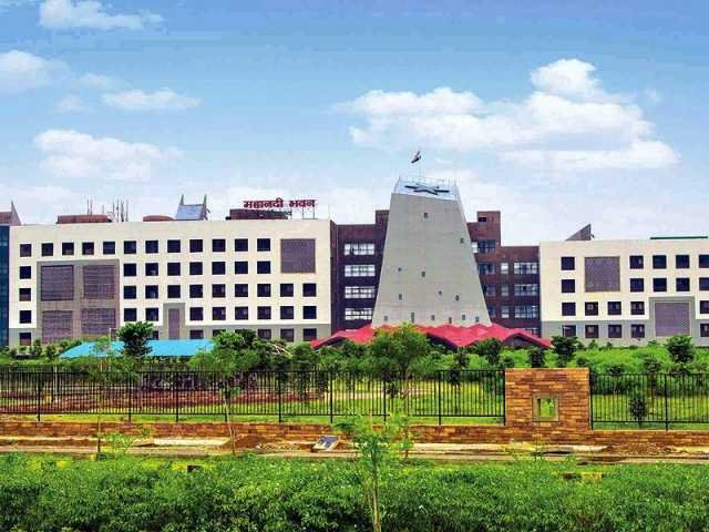 पहले आवेदन खारिज, फिर कैसे मिली नौकरी? अनुकंपा नियुक्ति पर बवाल; सस्पेंड बाबू और पूर्व DEO की भूमिका पर उठे सवाल