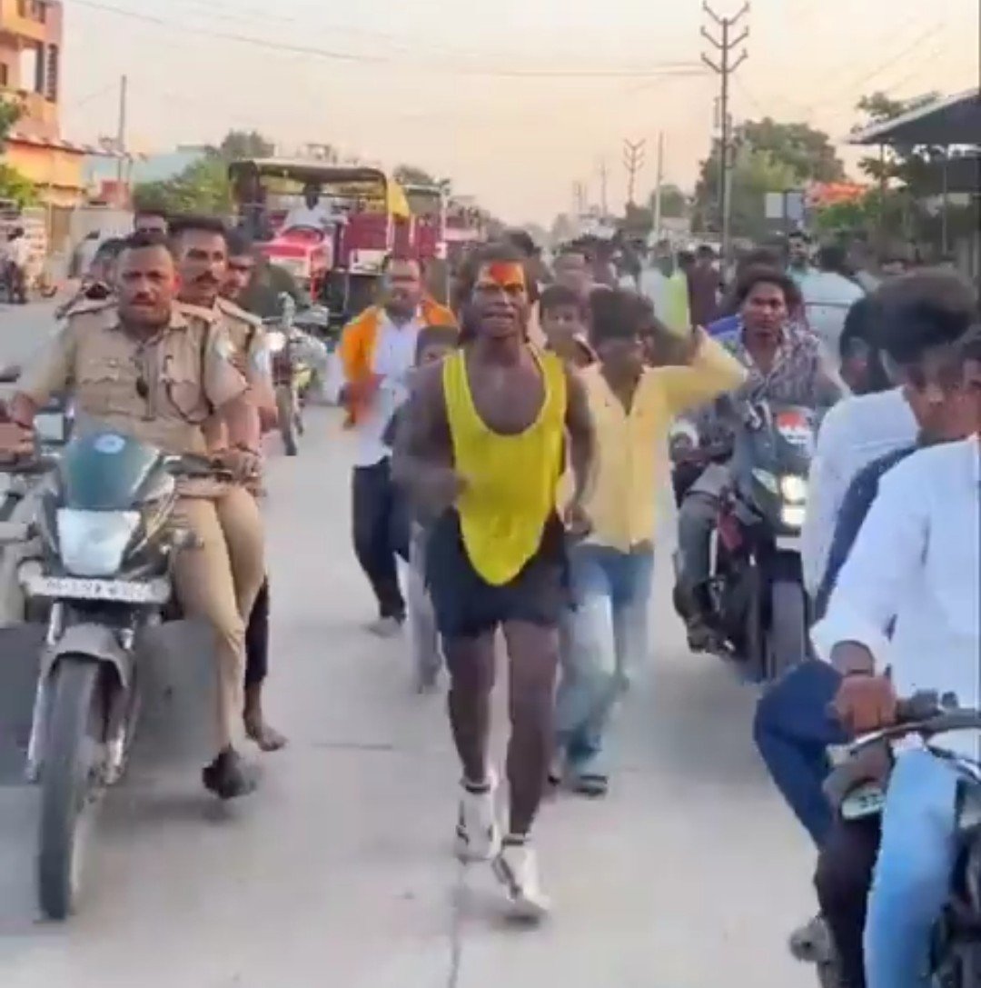 मां की सेहत के लिए 8,000 किमी दौड़ा बिहार का बेटा, 12 ज्योतिर्लिंगों के दर्शन का लिया संकल्प; मोनू की भक्ति ने जीता लोगों का दिल video