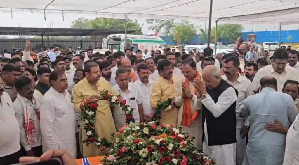 CG News : हैदराबाद से रायपुर लाया गया अहिवारा विधायक डोमनलाल कोर्सेवाड़ा का पार्थिव शरीर, स्टेट हैंगर में मंत्रियों-नेताओं ने दी श्रद्धांजलि