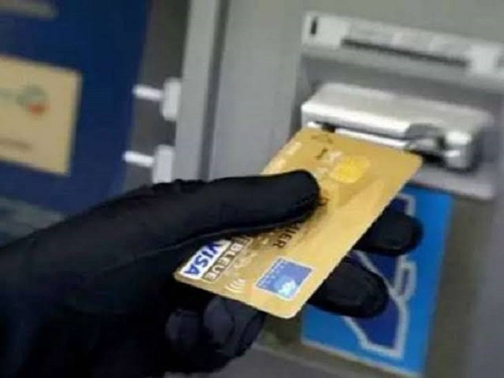 Raipur ATM Fraud: मदद के बहाने IT एक्सपर्ट का ATM कार्ड बदला, खाते से उड़ाए ₹1.89 लाख