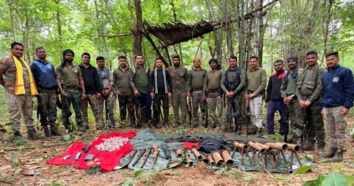 सुरक्षा बलों को बड़ी सफलता , माओवादियों द्वारा छिपाये गए हथियारों और विस्फोटकों का जखीरा बरामद